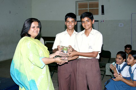 Participating school teams at the quiz